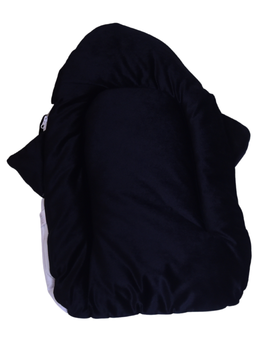 Pengiun Character Black Coy Carry Nest